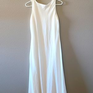 Classic & Simple Alyn Paige White Dress